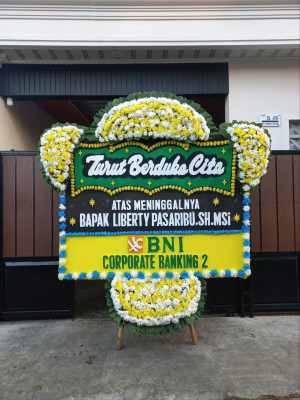 Papan Bunga Duka di Leato Selatan