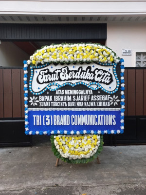 Papan Bunga Duka di Leato Selatan